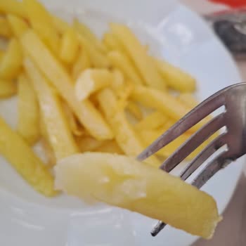 KYK Yurdu Yemekhane Ve Kantininde Kalitesiz Yemek Sorunu