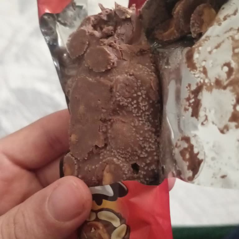 Taze Çikolata Aldım, Bozuk Çıktı: Sağlığım Tehlikeye Girdi!