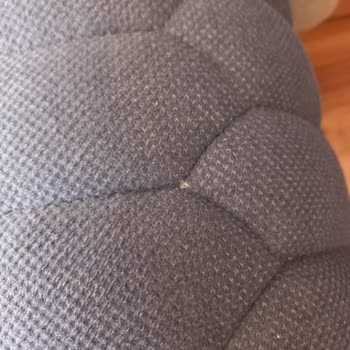 Teslim Edilen Kanepede Delik Çıktı, Değişim Talebim Karşılanmadı