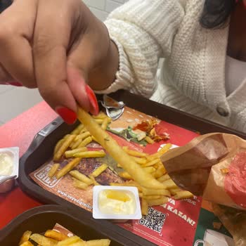 Yemekte Sinek Şoku: Hijyen Sorunu Ve Çözüm Eksikliği