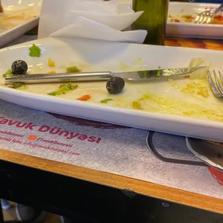 Tavuk Dünyası'nda Hijyen Ve İlgi Sıfır: Sipariş Veremeden Ayrıldım