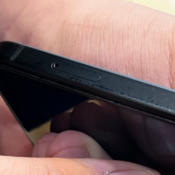 İphone 15'te Soyulma Problemi Ve Servis Mağduriyeti