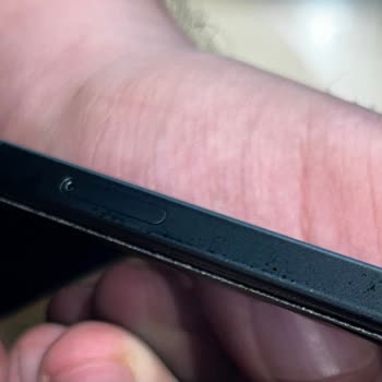 İphone 15'te Soyulma Problemi Ve Servis Mağduriyeti