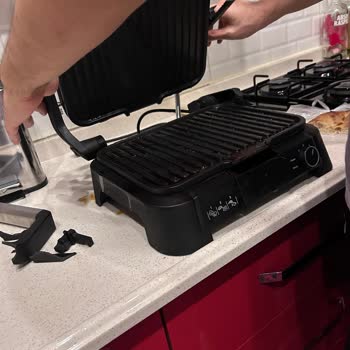 Yeni Alınan Tost Makinesinin Menteşesi İkinci Kullanımda Kırıldı