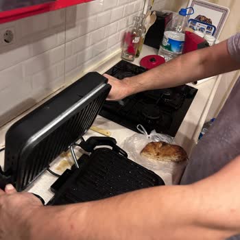 Yeni Alınan Tost Makinesinin Menteşesi İkinci Kullanımda Kırıldı