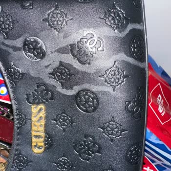 Kaliteli Diye Aldığım Guess Çanta Küçük Bir Temasta Mahvoldu!