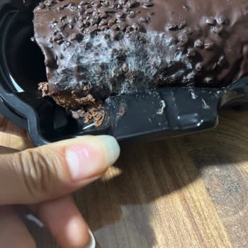 Tarihi Geçmemiş Cremoso Kekin Ambalajı Açılınca Küflü Çıkması