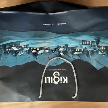 Hediye Kutum İzinsiz Çöpe Atıldı, Mağaza Çalışanları İlgisiz Davrandı