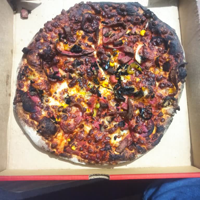 Yanık Ve Dağılmış Pizzalar, Çözümsüz Müşteri Hizmetiyle Mağduriyet Yaşadım