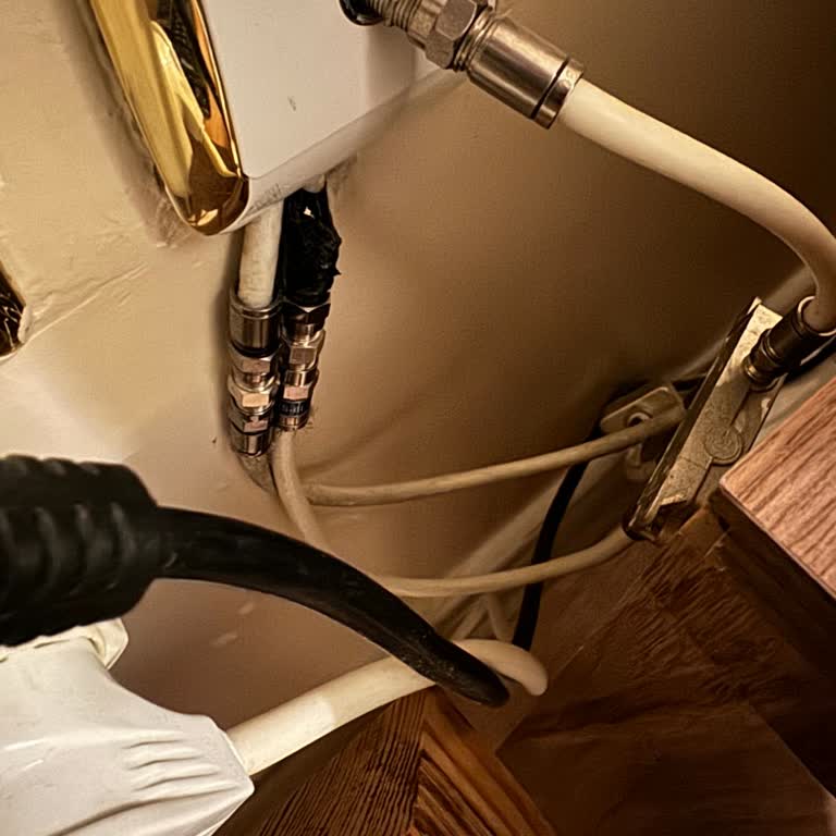 Eski Modem Ve Kötü Kablolama Nedeniyle Sürekli İnternet Sorunu Ve Haksız Ücret Talebi