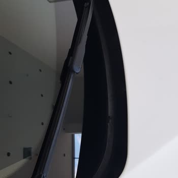 BMW 3 Serisi Cam Fitilinde Deformasyon Ve Ücretsiz Değişim Talebi