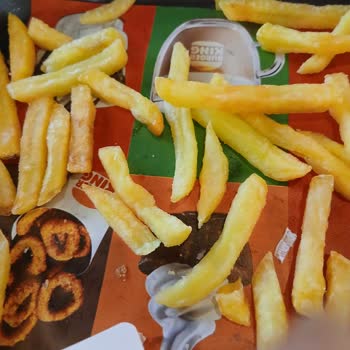 Bayat Ürünler ve Kötü Hizmet Nedeniyle Olumsuz Burger King Deneyimi