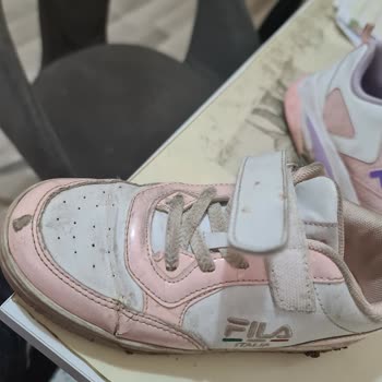 Kısa Sürede Yıpranan Çocuk Ayakkabıları Mağduriyet Yaşatıyor