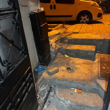 İSKİ Çalışması Sonrası Zarar Gören Merdiven Ve Yol İçin Çözüm Bekliyoruz