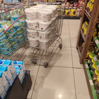 Uysal Market'te Süt Ürünlerinin Uygunsuz Şekilde Saklanması Sağlığımızı Tehdit Ediyor