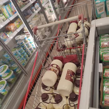 Uysal Market'te Süt Ürünlerinin Uygunsuz Şekilde Saklanması Sağlığımızı Tehdit Ediyor