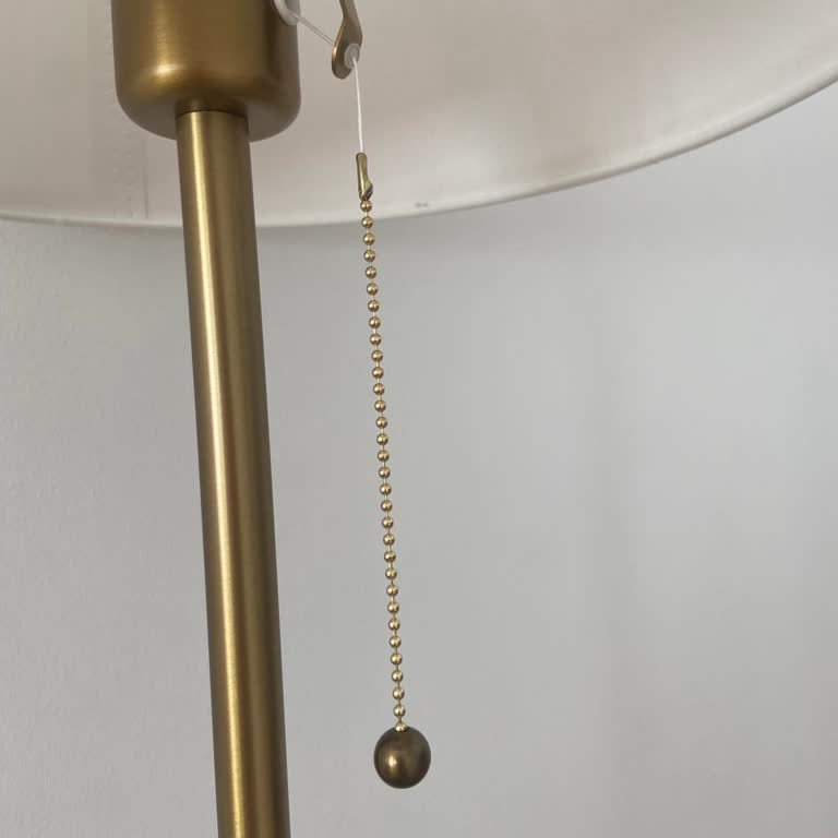 IKEA'dan Satın Alınan Lambaderde Zincir Sorunu Ve Müşteri Hizmetlerinden Yanıtsızlık