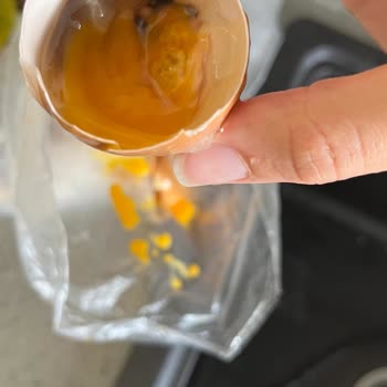 Son Kullanma Tarihi Geçmemiş Yumurtaların Küflü Ve Bozuk Çıkması
