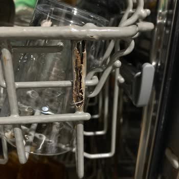 Bulaşık Makinesi Sepetlerinde Yoğun Paslanma Ve Yetersiz Destek