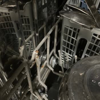 Bulaşık Makinesi Sepetlerinde Yoğun Paslanma Ve Yetersiz Destek