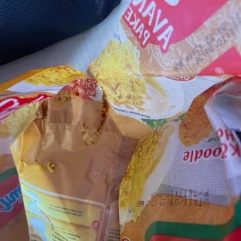 Aldığım Noodle Paketinde Açık Ürün Ve Sızan Sos Sorunu Yaşadım