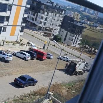Atakum Belediyesi Çöp Konteyneri Ve Çöplerin Alınmaması