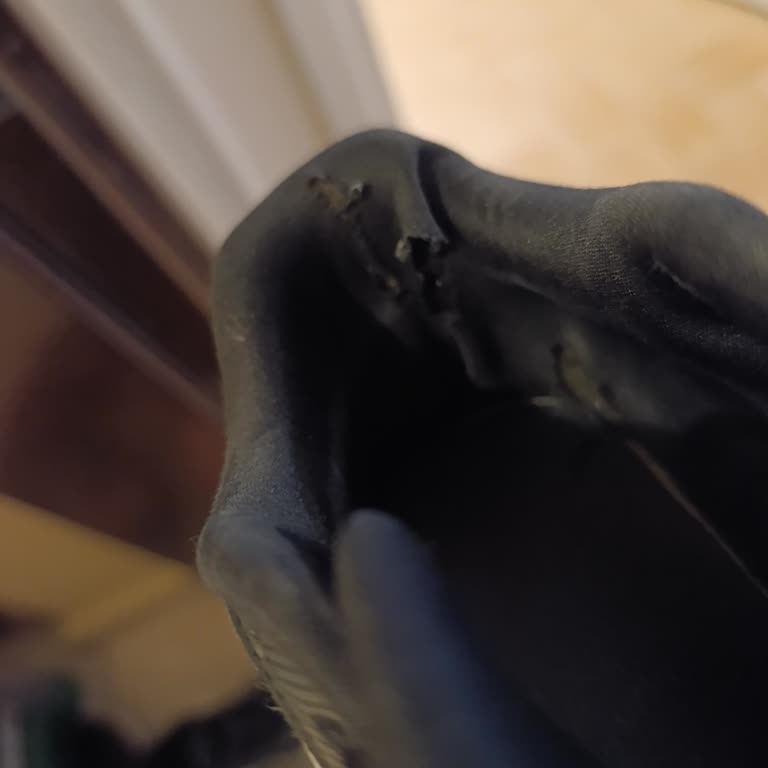 Az Kullanımla Adidas Ayakkabının İç Kısmı Yırtıldı