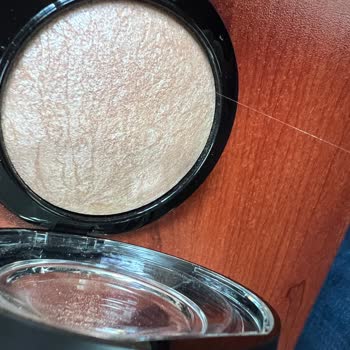 Mac Highlighter Ordered Online Arrived With Hair Inside the Product