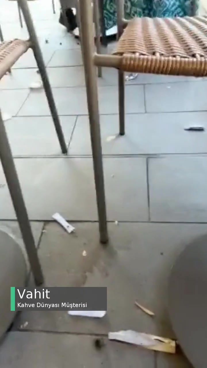 Kahve Dünyası Ayvalık Marina Şubesi Çok Pis videonun kapak resmi