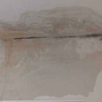 Yağmurda Çatıdan Sızan Su Evime Zarar Veriyor, Kalıcı Çözüm Bekliyorum