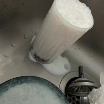 Tarihi Geçmemiş Kefirin Kapağı Fışkırdı Ve Ekşimişti