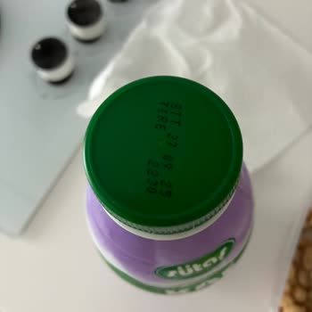 Tarihi Geçmemiş Kefirin Kapağı Fışkırdı Ve Ekşimişti