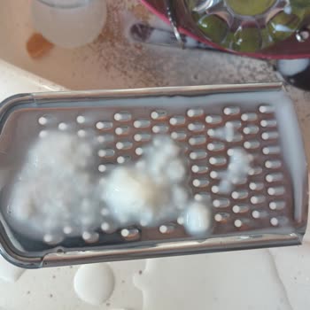 Şok Marketler Son Kullanma Tarihi Geçmemiş Sütün Bozuk Çıkması!