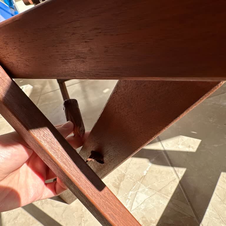 Garanti Kapsamındaki Sandalyeler Kırıldı, Migros Çözüm Sunmadı