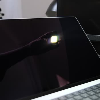 Yeni Alınan Macbook Pro Ekranında Klavye İzi Oluştu Garanti Kapsamına Alınmadı