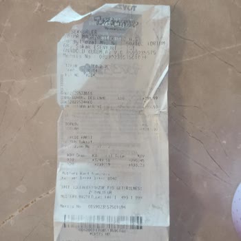 Eksik Parçalı Suluk Ve İlgisiz Mağaza Çalışanları