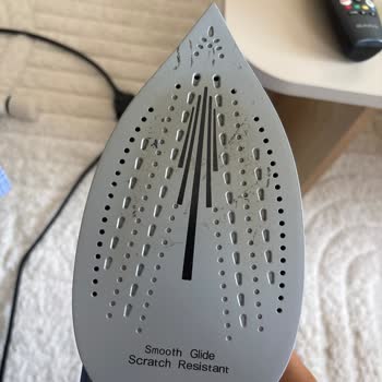 Aldığım Ütü Hem Kıyafetlerimi Yaktı Hem De Müşteri Hizmetlerine Ulaşamıyorum