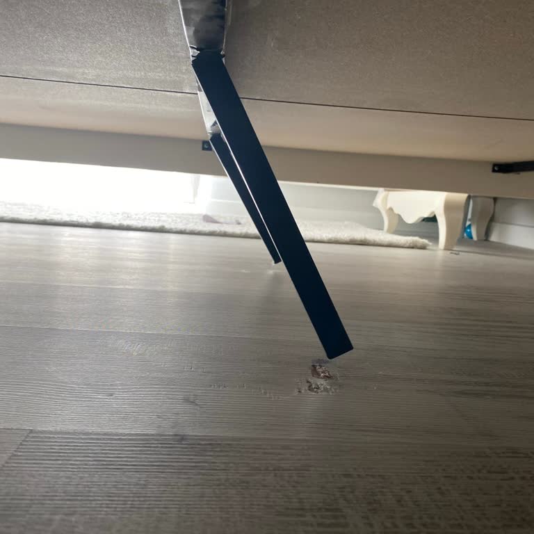 Karyola Ayakları Yamuldu Parkelerim Zarar Gördü