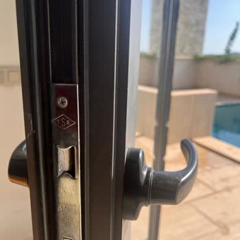 Kötü Ev Koşulları Ve Saygısız Hizmet Deneyimi