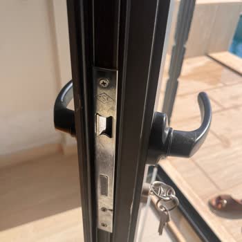 Kötü Ev Koşulları Ve Saygısız Hizmet Deneyimi