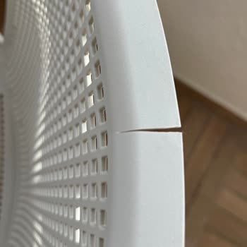 IKEA Kısa Sürede Çatlayan Sandalyelerle Hayal Kırıklığı