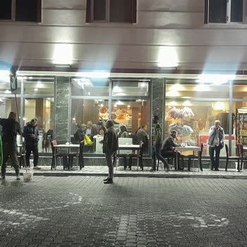 Otobüs Yolculuğunda Sık Sık Gereksiz Duraklama Ve Hijyenik Olmayan Mola Tesisleri Sorunu