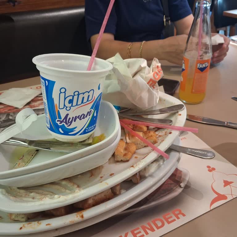 HD İskender Özdilek Şubesi'nde Personel İlgisizliği Ve Hizmet Eksikliği