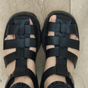 FLO Ayakkabı Aynı Numara Sandaletin Bir Teki Büyük Çıktı, Değişim Veya İade Talep Ediyorum