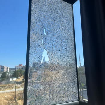 Sigorta Kapsamında Yapılan Cam Onarımı Eksik Ve Yarım Bırakıldı, Geri Dönüş Alınamıyor