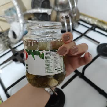 Kornişon Turşudan Çıkan Kıl Hijyen Endişesi Yarattı