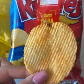 Ruffles Ketçaplı Cipste Patates Sapı Kalıntılarıyla Karşılaştım