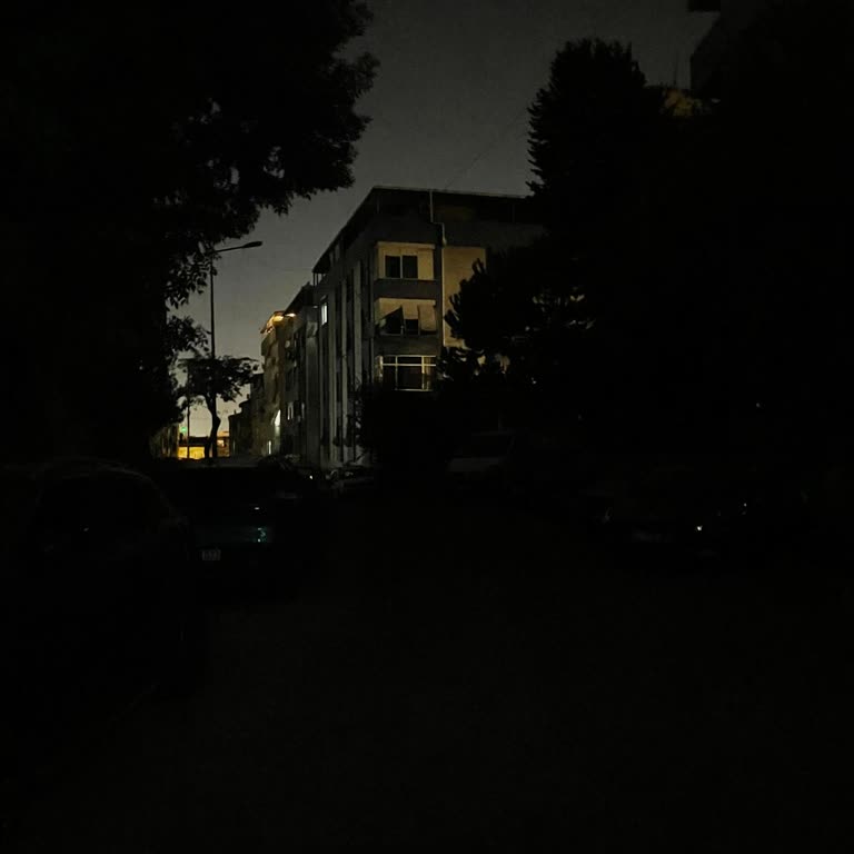 Bir Aydır Yanmayan Sokak Lambaları Güvenlik Tehdidi Oluşturuyor