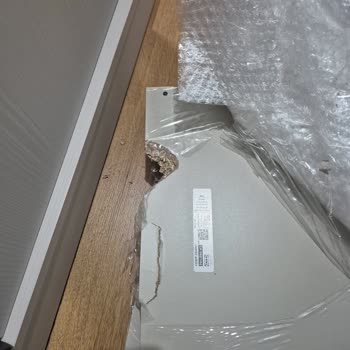 Kırık Raflı Gardırop Teslimatı Ve Değişim Sürecinde Yaşanan Sorun