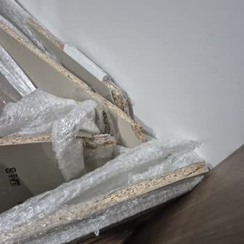 Kırık Raflı Gardırop Teslimatı Ve Değişim Sürecinde Yaşanan Sorun